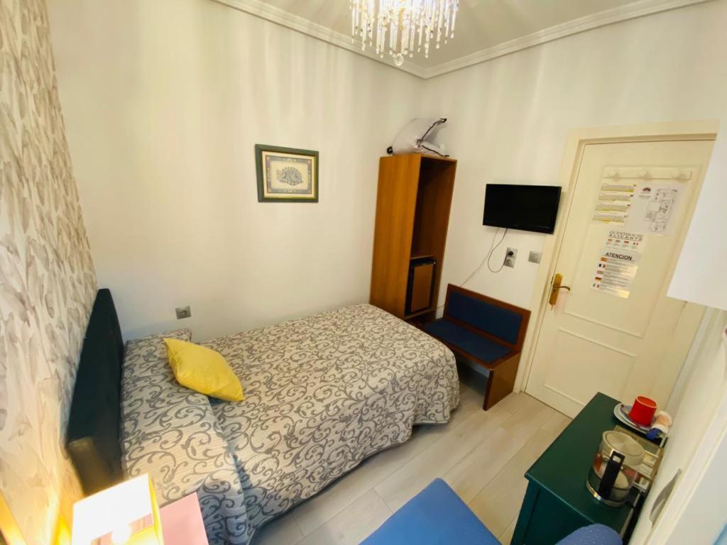 Pension Antonio Guesthouse Alicante Exterior photo
